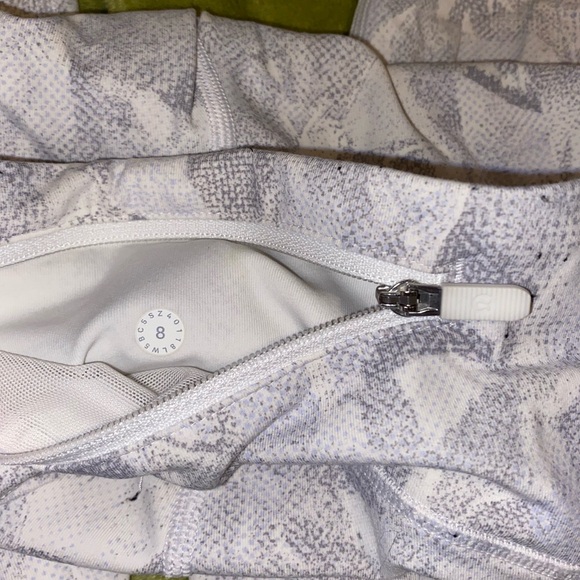 Lululemon Speed Up Legging, size 8 - Picture 4 of 5